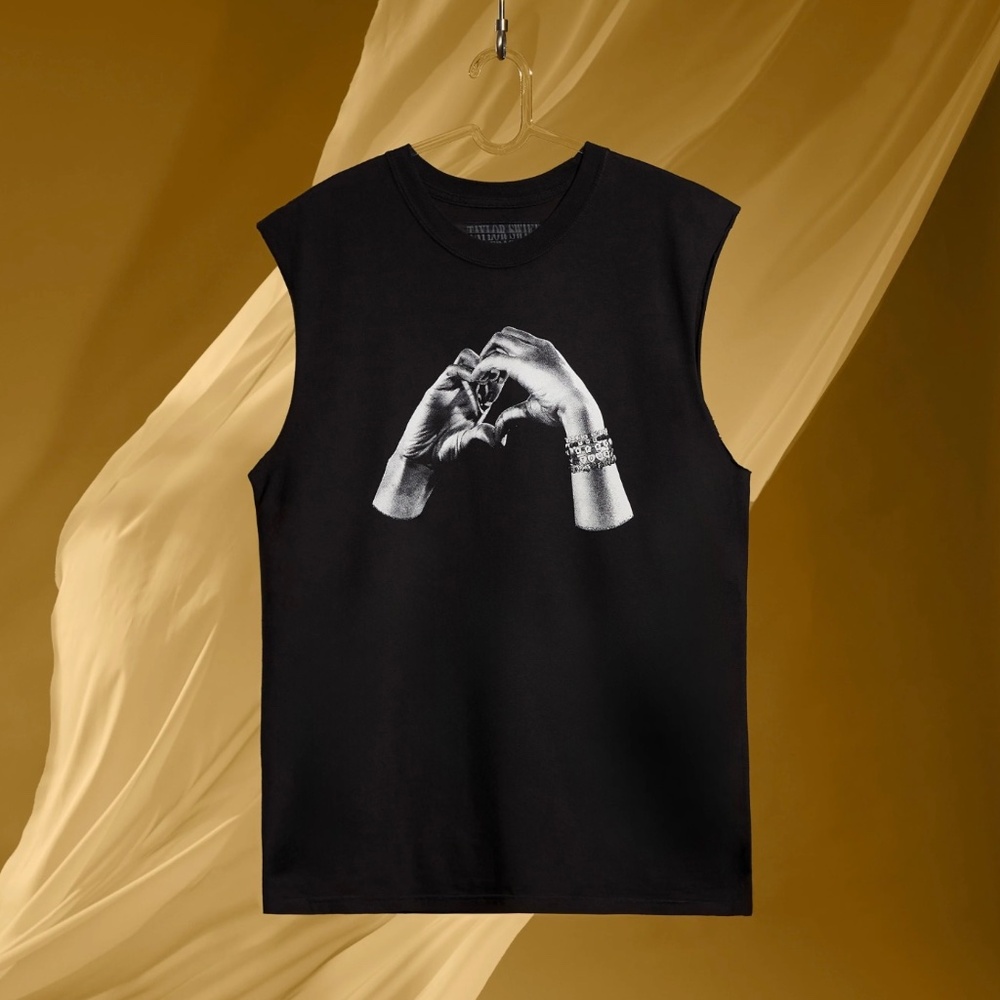 TAYLOR SWIFT Official  ERAS TOUR HEART HANDS MUSCLE OVERSIZED TANK M NWT Unisex
